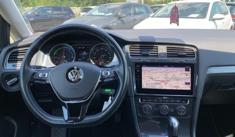 
								Вживанi 2020  Volkswagen Golf заповнено									