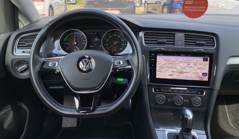 
								Вживанi 2020  Volkswagen Golf заповнено									