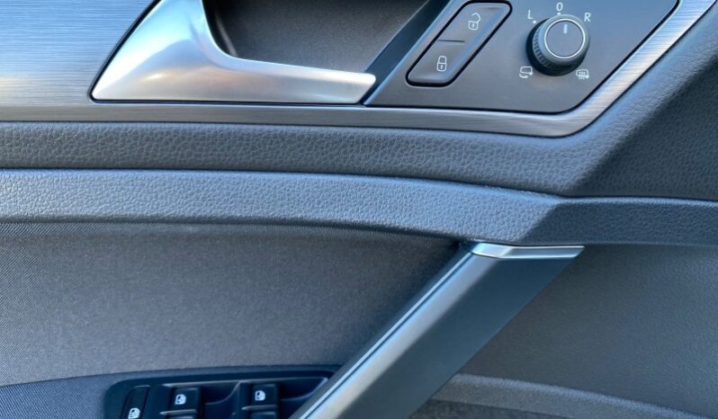 
								Вживанi 2020  Volkswagen Golf заповнено									