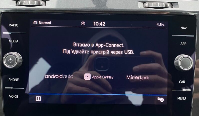 
								Вживанi 2020  Volkswagen Golf заповнено									