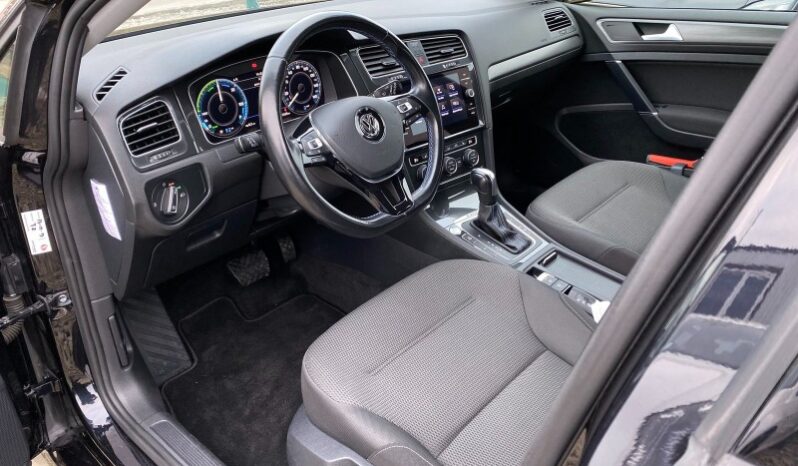 
								Вживанi 2020  Volkswagen Golf заповнено									