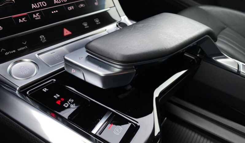 
								Вживанi 2020 Audi e-tron заповнено									