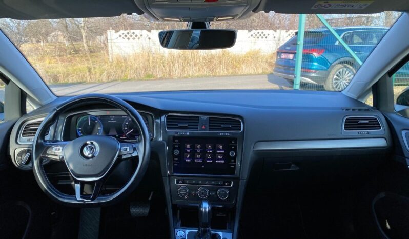 
								Вживанi 2020  Volkswagen Golf заповнено									